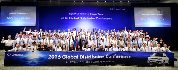 쌍용차가 해외 판매 학대를 위해 세계 40여개 주요 대리점 대표 등 70여명을 초청해 해외대리점 대회를 개최했다. 참석자들이 판매 확대를 다짐하고 있다. 쌍용차 제공