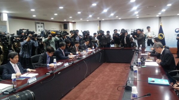 △ 26일 금융위원회에서 임종룡 금융위원장 주재로 각 부처 차관들이 참가한 ‘제3차 산업경쟁력 강화 및 구조조정 협의체'가 열렸다. / 사진=한국금융신문