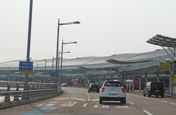 인천국제공항공사가 중국 노동절 연휴와 일본 골든위크가 시작되자 인천국제공항의 근무를 강화했다. 인천공항. 정수남 기자