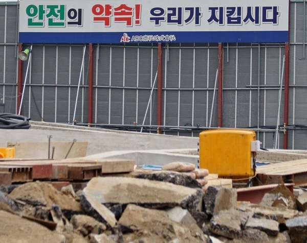 서울 강남의 한 호텔 건설 현장. 정수남 기자