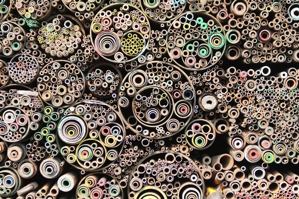 철로 만든 다양한 파이프. 정수남 기자