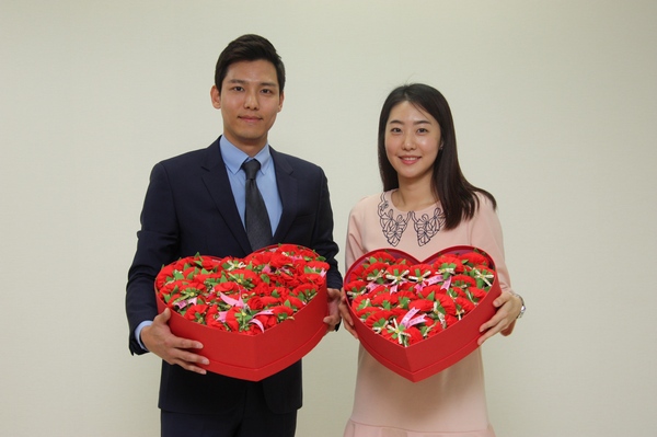 KB투자증권은 3일 카네이션을 만드는 효 드림 카네이션 봉사활동을 진행했다./제공=KB투자증권