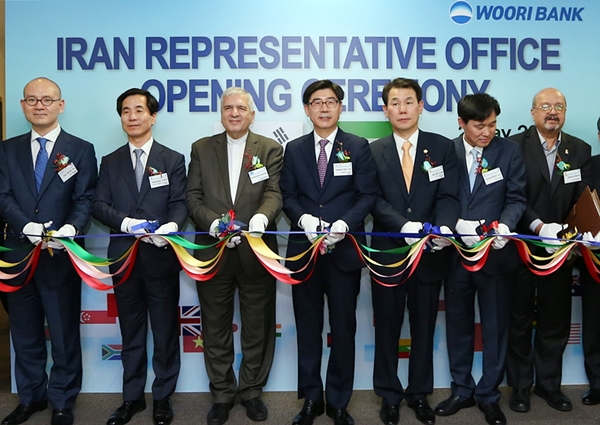 △(사진 왼쪽부터)이해욱 대림산업 부회장, 박세춘 금감원 부원장, Gholamali Kamyab 이란중앙은행 부총재, 이광구 우리은행장, 정은보 금융위 부위원장, 이병래 금융정보분석원 원장, Kamran Ekhitiar 파사르가드은행 상임이사/사진제공=우리은행