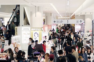 7일 오후 롯데피트인 산본에서 고객들이 쇼핑을 하고있다. 롯데자산개발 제공