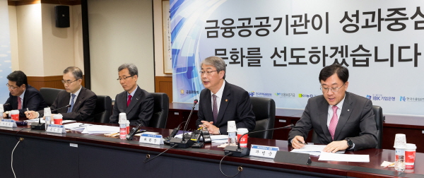 임종룡 위원장, 이동걸 회장·이덕훈 행장 따로 면담