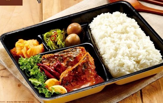 한솥도시락이 새로 선보인 고등어조림도시락.