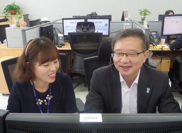 권오훈 하나생명 사장, 현장경영 나서 고객센터 상담사 체험