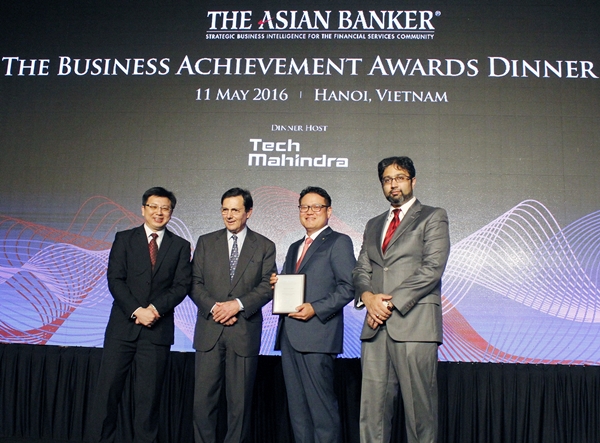 △(오른쪽부터 두번째) 권태두 KB국민은행 하노이사무소장/사진제공=KB국민은행