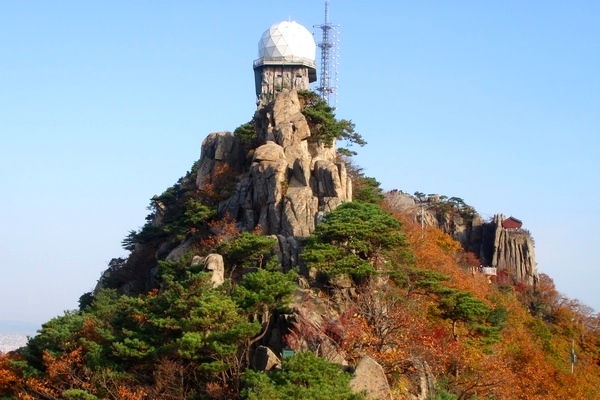 기상청은 올 여름 엘니뇨가 약화되고 라니냐가 발생할 것으로 예보했다. 서울 관악산 연주대 인근에 위치한 기상청레이더센터. 정수남 기자