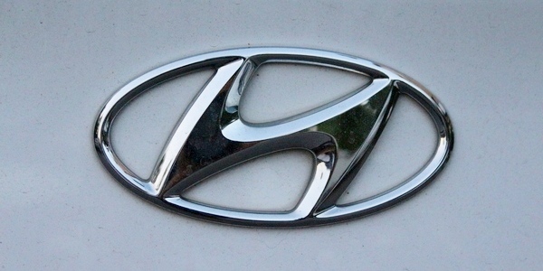 방화 곡성에서 자주 등장하는 현대차 엠블럼.