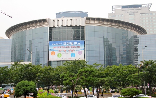 한국수입협회가 내달 23일부터 25일까지 서울 삼성동 코엑스에서 수입상품·우수상품 전시회를 개최한다. 코엑스 전경. 정수남 기자