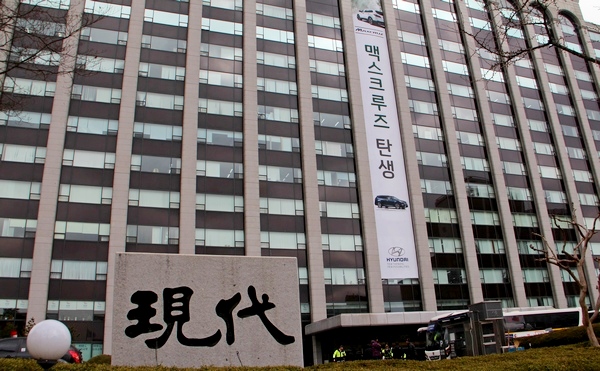 현대중공업그룹이 자구안으로 비자산 매각과 함께 인력을 감축하고 있는 가운데 추가적인 자구안으로 초대형 유조선을 압류해 매각한다. 서울 안국동 현대중공업그룹 사옥. 정수남 기자