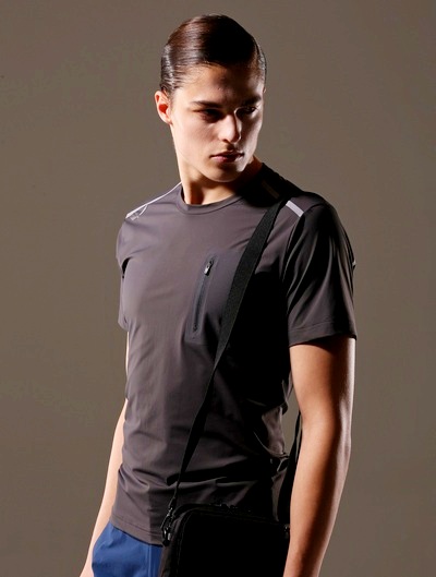 살레와 파네스 울 티셔츠.