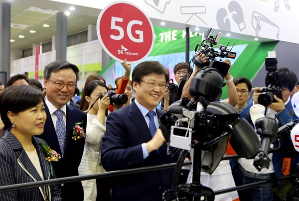 SKT, 월드 IT쇼서 ‘5G’ 서비스 선보여