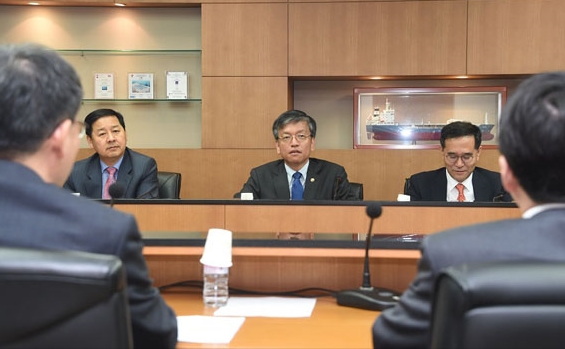 △ 지난 4일 열린 국책은행 자본확충 협의체 1차 회의 모습 / 사진자료= 기획재정부