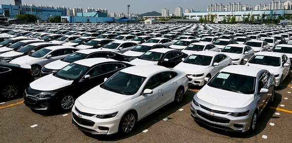 쉐보레 올 뉴 말리부가 고객과 만나기 위해 대기하고 있다.