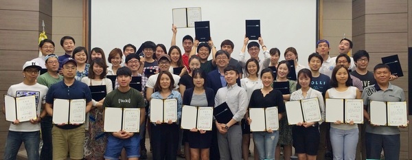 지난해 실시한 KAIST SK 사회적기업가센터 단기과정 수료식 장면.