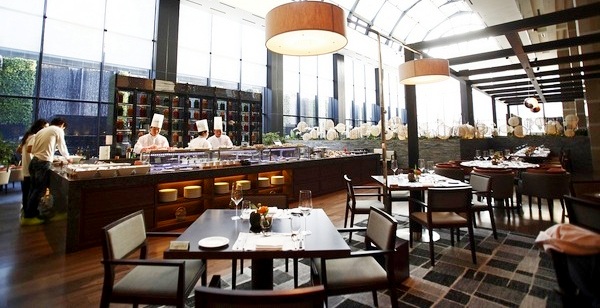 롯데호텔부산 1층 라세느 전경.