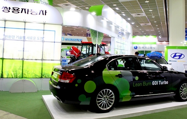 린번 터보 GDI 엔진을 장착한 쌍용차 체어맨 W. 현대차 로고와 잘 어울린다. 쌍용차 제공