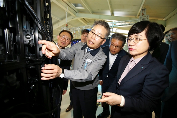 권선주 기업은행장, 기술력 우수기업 현장 방문