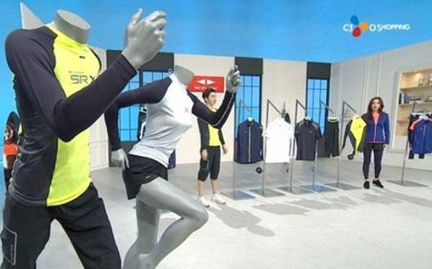 ‘스켈리도 래쉬가드’가 CJ오쇼핑 론칭 방송에서 1만 세트 이상 판매되며 매진을 기록했다. CJ오쇼핑 제공