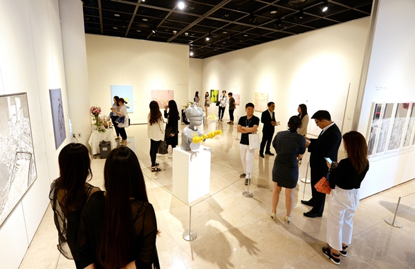 BNK아트갤러리, 지역 청년 미술작가 작품 전시회 개최