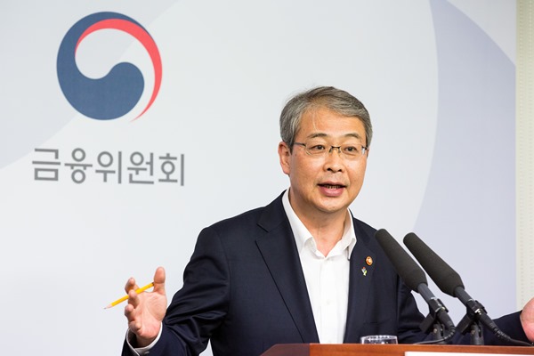 13일 서울 중구 세종대로 금융위원회 기자실에서 열린 금융개혁 관련 정례 기자간담회에서 임종룡 금융위원장이 자본시장 5대 개혁 추진현황에 대해 설명하고 있다.(제공=금융위원회)