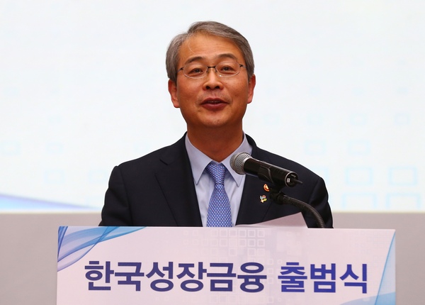 임종룡 금융위원장이 15일 한국거래소에서 열린 한국성장금융 출범식에서 축사를 하고 있다./제공=금융위원회