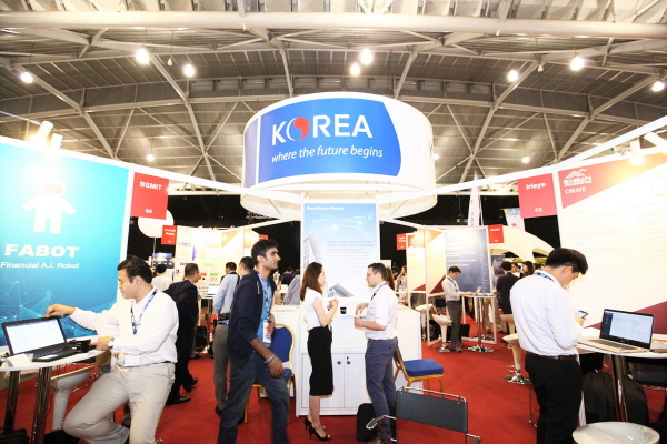 아시아 최대의 테크·비즈니스 스타트업 박람회인 'Echelon Asia Summit'에 설치된 한국관 모습 / 사진= 핀테크지원센터