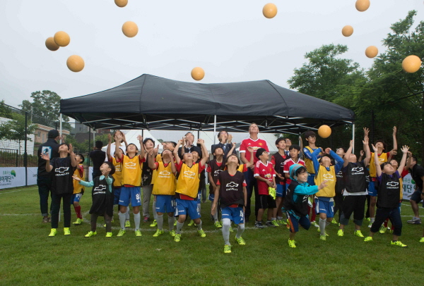 쉐보레, ‘초록우산 어린이재단 풋살 경기장 기증식’