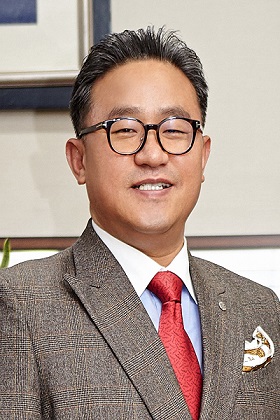 김인규 패션그룹형지㈜ 사장.
