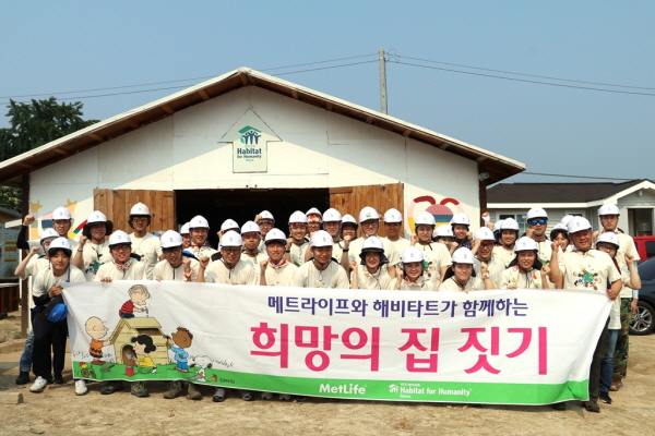 메트라이프생명, 춘천서 희망의 집짓기 봉사활동