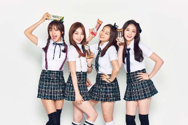 쁘띠첼 에끌레어의 모델 아이오아이.