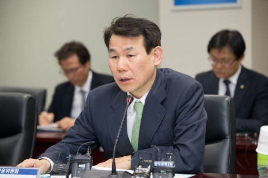 △정은보 금융위원회 부위원장이 울산을 방문해 조선·해운업 등 구조조정 여파로 어려움을 겪고 있는 협력업체의 애로사항을 청취하고, 정부에 대한 건의사항 등에 대해 논의했다./사진제공=금융위원회