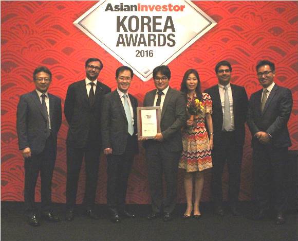 NH-아문디 자산운용은 지난 23일 콘래드호텔에서 열린 ‘아시안인베스터 코리아 어워즈 2016’에서 국내 중소형주 최우수 운용사’로 선정됐다.(제공=NH-아문디 자산운용)