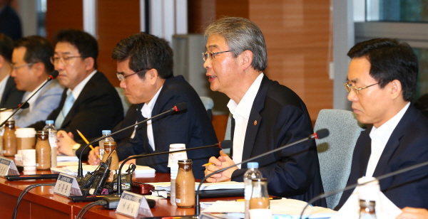 △1일 임종룡 금융위원장이 제5차 금융개혁추진위원회 회의가 열린 서울 종로구 효자로 금융감독원 연수원에서 모두 발언을 하고 있다./사진제공=금융위원회