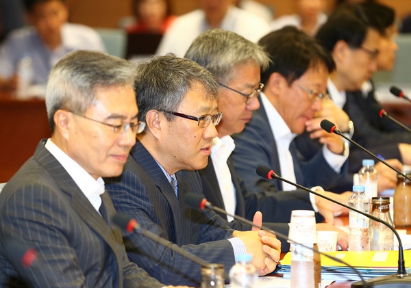 △장범식 금융개혁추진위원장이 1일 서울 종로구 통인동 금융감독원 연수원에서 열린 제5차 금융개혁추진위원회의에 참석해 인사말을 하고 있다./사진제공=금융위원회