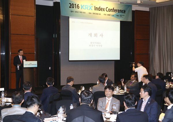 7일 컨퍼런스에 앞서 최경수 한국거래소 이사장이 개회사를 하고 있다./제공=한국거래소