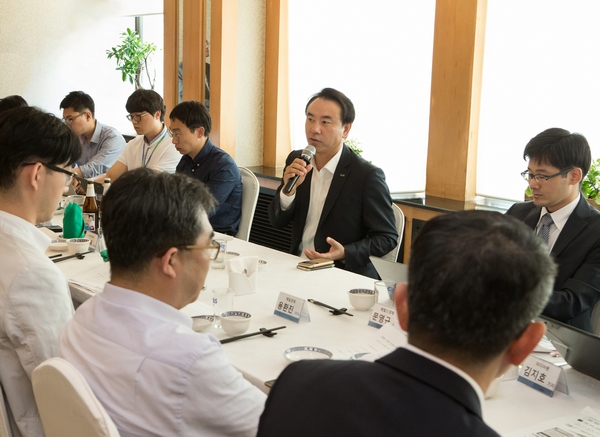 유재훈 예탁결제원 사장이 11일 여의도에서 열린 기자간담회에서 발언하고 있다.