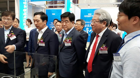 닥터지 검안연구소 시력검사 행사에 고위인사 방문