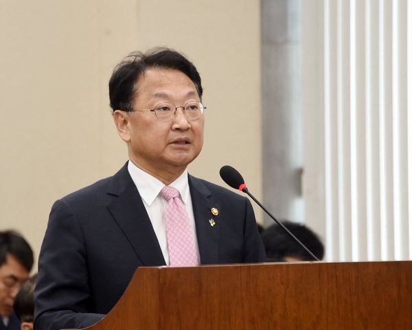 유일호 경제부총리 겸 기획재정부 장관.기획재정부 제공