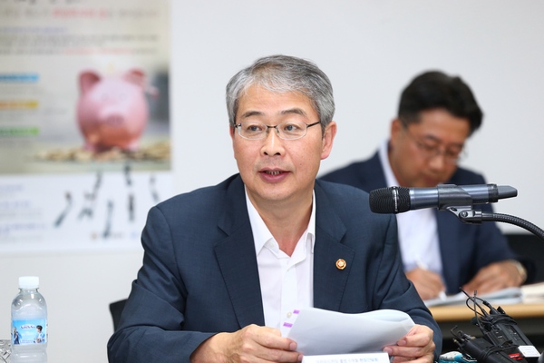 임종룡 금융위원장이 28일 여의도 코리아에셋투자증권에서 열린 크라우드펀딩 출범 6개월 현장간담회에 참석해 발언하고 있다./제공=금융위원회