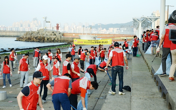 부산은행 봉사단, 환경보호캠페인 실시
