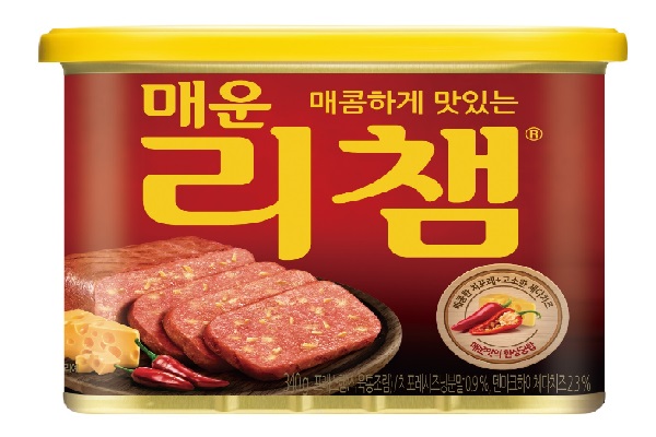 동원F&B가 업계 최초로 매운맛을 더한 고급 캔햄, '매운리챔'을 출시하고 '가미(加味) 캔햄' 시장 확장에 나섰다. 동원그룹 제공