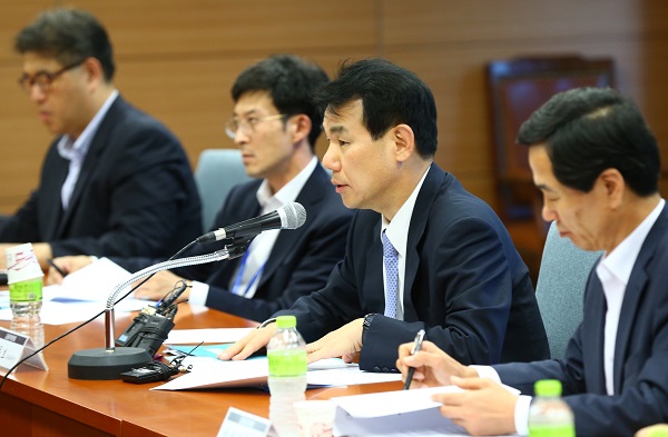 △정은보 금융위원회 부위원장이 주요 대부업체 간담회에서 모두 발언을 하고 있다./사진제공=금융위원회