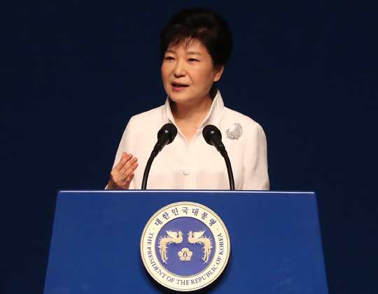 △ 박근혜 대통령이 15일 '제71주년 광복절 경축식'서 경축사를 하고 있다.