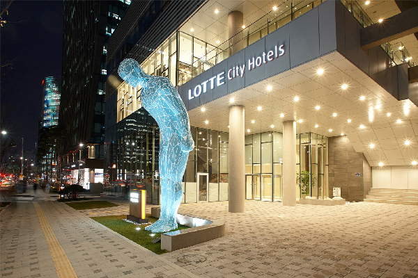 롯데시티호텔에서(구로·명동·김포공항·마포)‘폴 인 더 시티’패키지를 선보인다.
