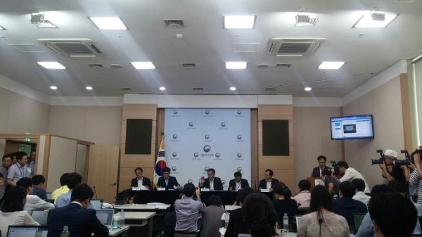 25일 기재부, 금융위, 한은, 금감원, 국토교통부 관계부처는 정부서울청사에서 '가계부채 관리방안'을 발표했다.