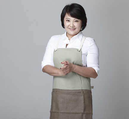 롯데홈쇼핑은 추석을 맞아 9월 1일과 8일 대표 쿡&리빙 프로그램 '최유라쇼'를 통해 '전국 맛 자랑' 추석특집 생방송을 진행한다. 롯데홈쇼핑 제공