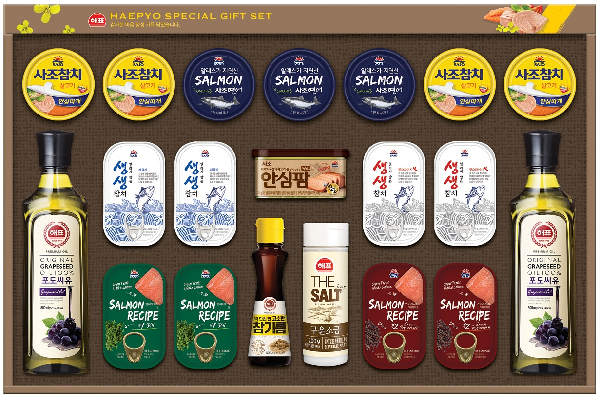 사조해표는 2016년 추석을 맞아 다양하고 실속있는 구성의‘2016 사조해표 추석 선물세트’ 100여종을 선보인다. 사진은 안심특선 S1호.